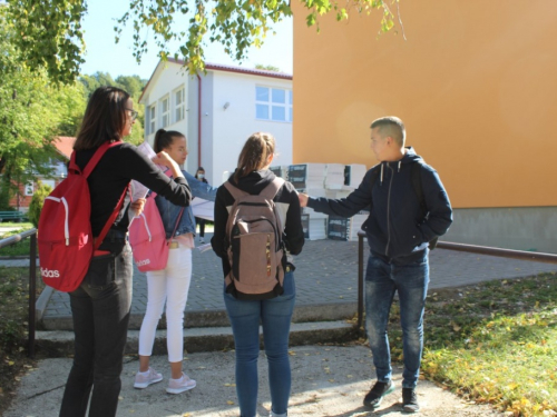 FOTO| Podijeljene izjave za normalno funkcioniranje nastave u Prozor-Rami