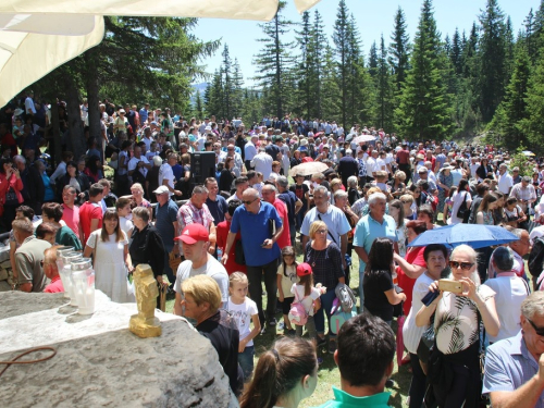 FOTO/VIDEO: Tisuće vjernika na Kedžari proslavilo Divin dan