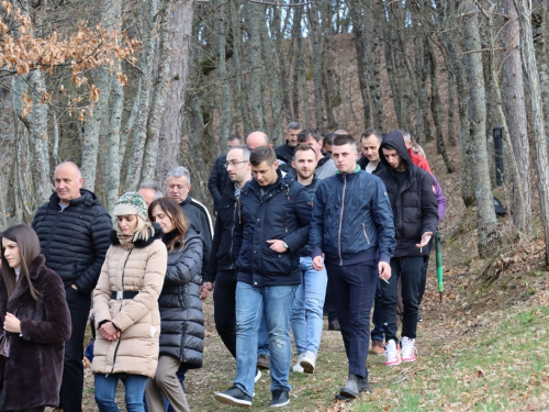 FOTO: Put križa kroz fratarski gaj na Šćitu