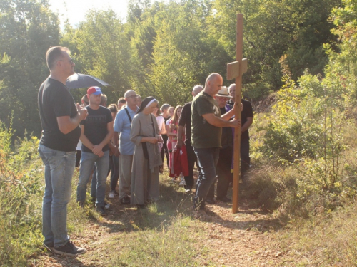 Križni put i slavlje sv. Mise na Uzdolskoj kalvariji