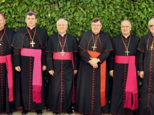 Biskupi: Izađite na izbore i ne dopustite da Hrvate uklone s političke scene