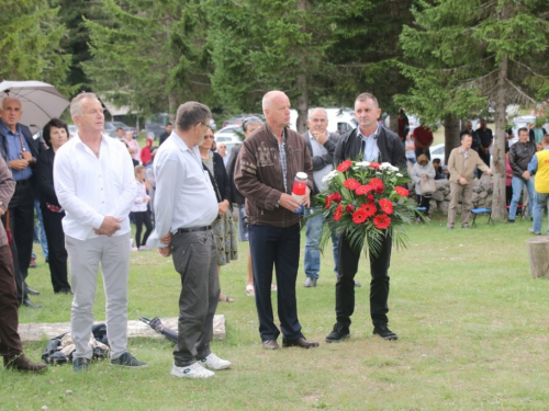 FOTO: Na Vranu služena sv. misa za poginule duvandžije