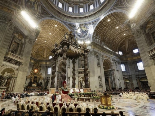 Papa ukinuo pontifikalnu tajnu: Crkveni će dužnosnici morati surađivati s policijom