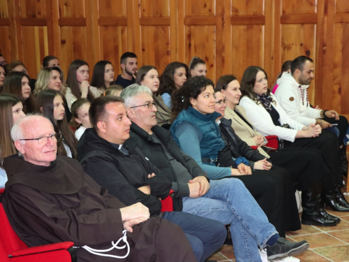 FOTO: ''Duhovni boj'' na Šćitu: Snažna poruka i dojmljiva izvedba oduševili prepunu dvoranu