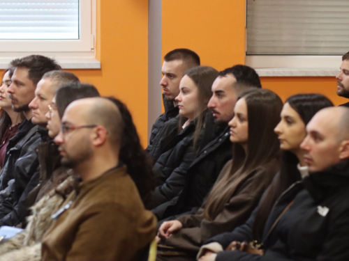 FOTO: Tečaj priprave za brak u župi Gračac