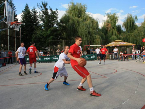 FOTO: Počeo turnir u uličnoj košarci "Streetball Rama 2014."