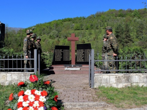 Izaslanstvo HDZ-a BiH Rama nazočilo obilježavanju 23. obljetnice zločina nad Hrvatima