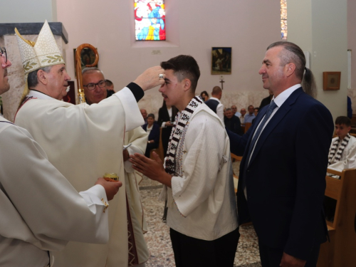 FOTO: Krizma u župi Rama-Šćit