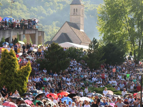 Nadbiskup Vukšić u Podmilačju: U jednoj godini nestao grad veličine 20 tisuća ljudi