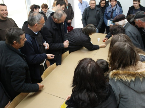 FOTO/VIDEO: Na Orašcu održan turnir u tucanju jaja