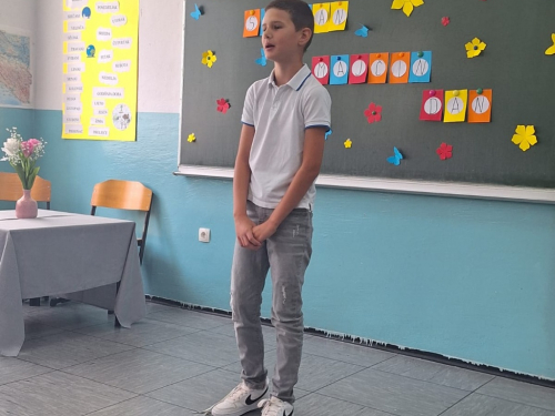 FOTO: Priredba povodom Majčinog dana u područnoj školi na Lugu