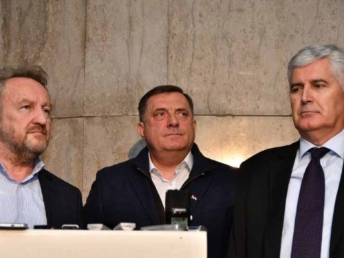 Odvojeni sastanci: Čović, Dodik i Izetbegović u Bruxellesu s Varhelyijem