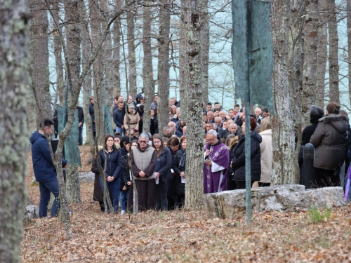 FOTO: Put križa kroz fratarski gaj na Šćitu