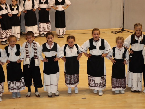 FOTO/VIDEO: Škola folklora u Prozoru koncertom predstavila svoj rad