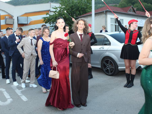FOTO: Matura 2026. - Defile mladosti na ulicama Prozora