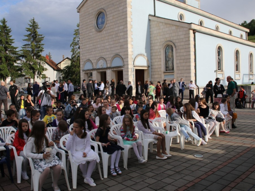 FOTO/VIDEO: U Prozoru održan X. festival duhovne glazbe 'Djeca pjevaju Isusu'