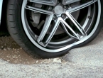 Idealno za naše automobile: Savitljiva felga otporna na udarce i rupe na cestama!