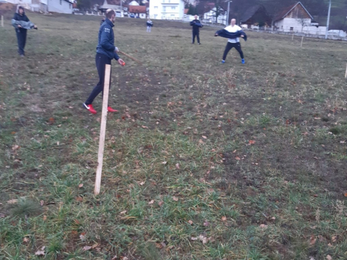 FOTO: Božićno druženje u Rumbocima kroz igru 'klisa i pale'