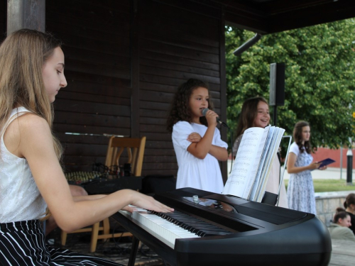 FOTO: 16. festival duhovne glazbe ''Djeca pjevaju Isusu'' u župi Prozor