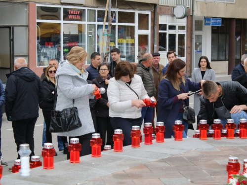 FOTO: Povodom Svih svetih u Prozoru zapaljene svijeće za poginule i preminule branitelje