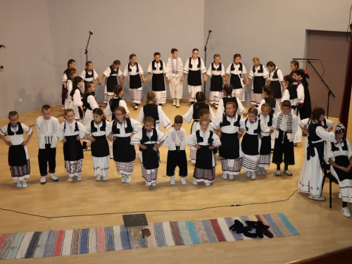 FOTO/VIDEO: Škola folklora u Prozoru koncertom predstavila svoj rad