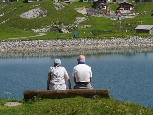 Švicarci glasaju o 13. mirovini i podizanju dobi za umirovljenje