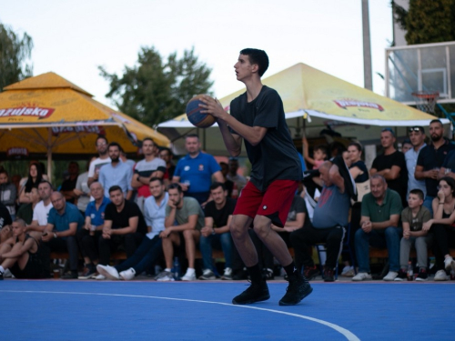 FOTO: Ekipa ''La Pont'' pobjednik 18. Streetball Rama 2020.