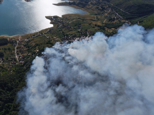 VIDEO/FOTO: Požar u Podboru - Vatrogasci nemoćni, borovina gori nekontrolirano