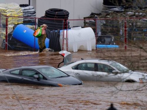 Rekordne poplave u Kanadi: Ceste se pretvorile u rijeke, četvero nestalih