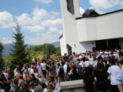 Foto: Vanjska proslava sv. Ane u Podboru