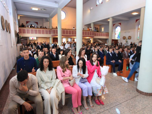 FOTO: Matura 2026. - Defile mladosti na ulicama Prozora