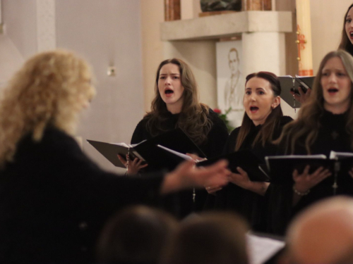 Veličanstvena završnica u Rami: ''Čuvarice'' koncertom u Prozoru zaključile korizmenu turneju