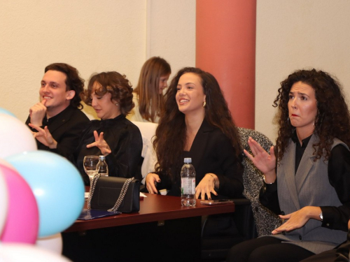 FOTO: Ines Markešić i Magdalena Zadro pobjednice dječjeg festivala ''Mala Rama 2024.''