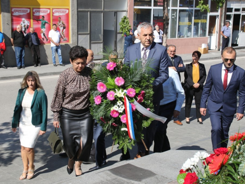 FOTO: Polaganjem vijenaca i svečanom sjednicom započelo obilježavanje Dana općine