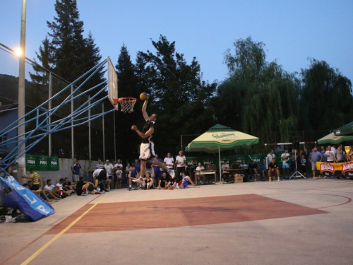 FOTO: ''General Vasilije Mitu'' iz Zagreba pobjednik 15. Streetball Rama