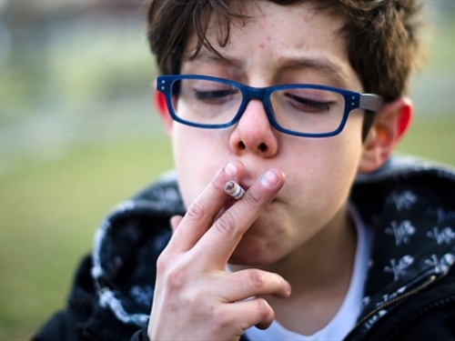 Svako šesto dijete u dobi od 13 do 15 godina je stalni pušač
