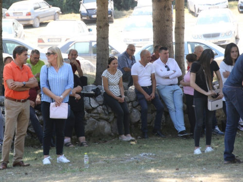 FOTO: Na Vranu služena sv. misa za poginule duvandžije