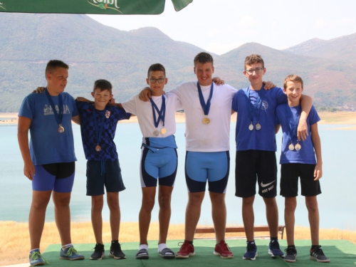 FOTO/VIDEO: Na Ramskom jezeru održana 9. veslačka regata