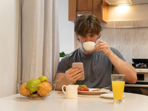5 jutarnjih navika koje vam uništavaju san