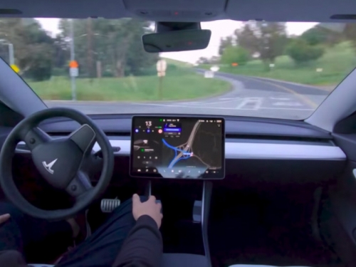 Tesla objavila video autonomne vožnje Modela 3