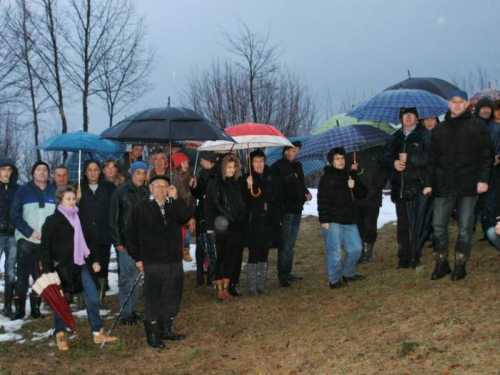 FOTO: Provincijal fra Lovro Gavran predvodio misu i Križni put na Uzdolu