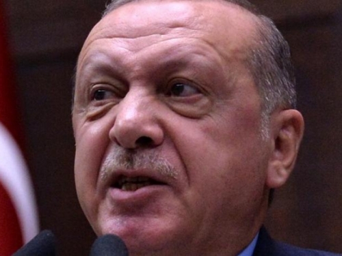 Erdogan se obrušio na francuskog predsjednika: Želi stvoriti kukavičkog i nenametljivog muslimanskog