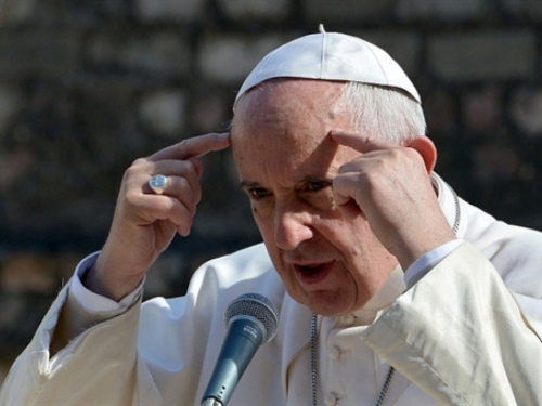 Papa osudio prisilan rad i prostituciju