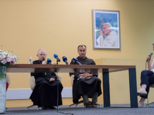 Mons. Hoser: Vatikan vrlo pozitivno ocjenjuje međugorski fenomen