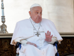 Papa se prvi put pojavio u javnosti nakon izlaska iz bolnice