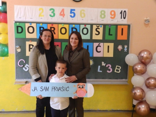 FOTO: U OŠ fra Jeronima Vladića Ripci upisano 19 prvašića