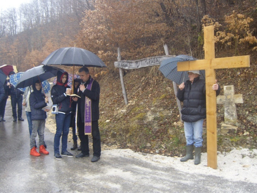 FOTO: Put križa na uzdolsku kalvariju - brdo Gradac