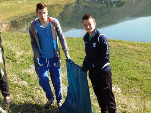 FOTO: Učenici u Eko akciji čišćenja obale Ramskog jezera