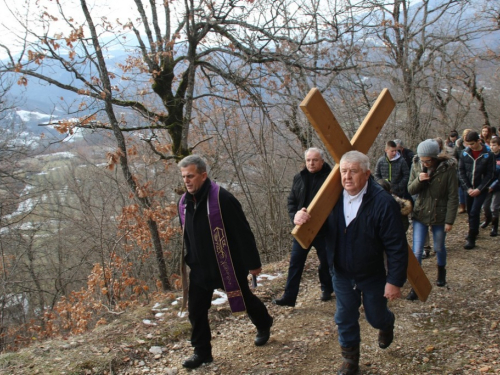 FOTO: Put križa - Treća korizmena nedjelja u župi Uzdol