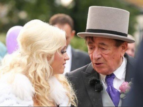 82-godišnji milijarder oženio 57 godina mlađu Playboyevu zečicu